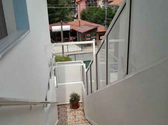 And Analipsi 3* Shëngjin